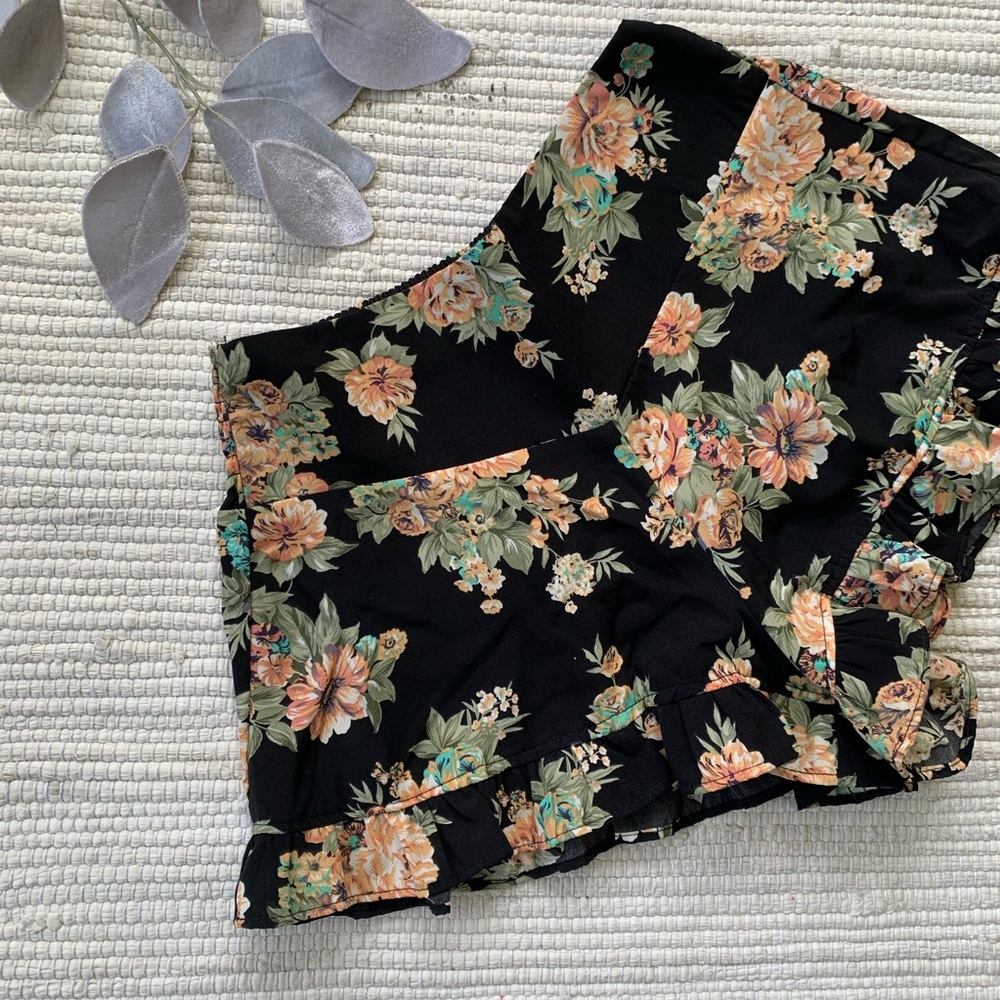 American Eagle floral loose shorts B-019